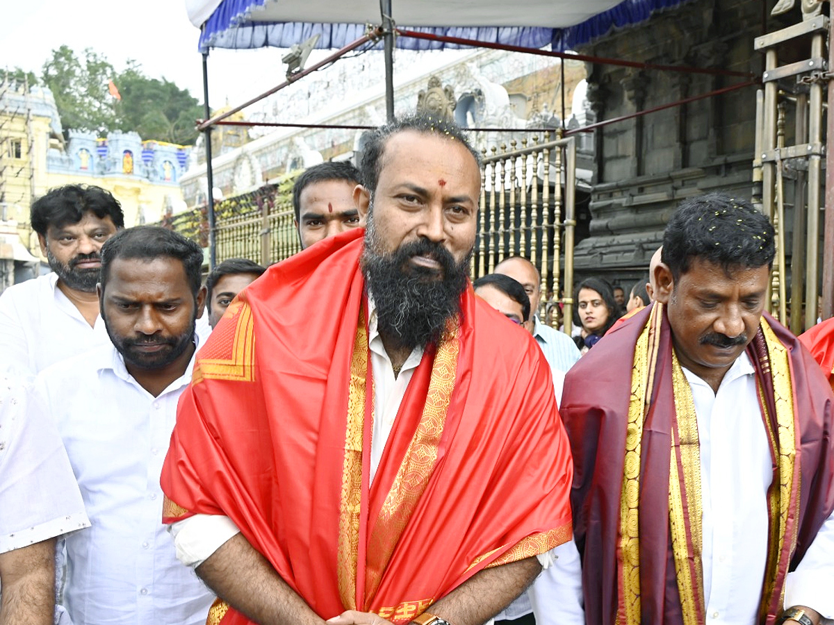Salaar_20Movie_20Villain_20Ramachandra_20Raju_20Visits_20Tirumala_20Photos_5.jpg 6