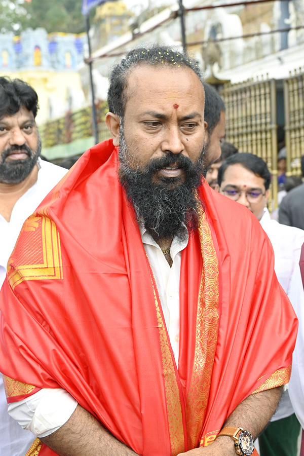 Salaar_20Movie_20Villain_20Ramachandra_20Raju_20Visits_20Tirumala_20Photos_8.jpg 9