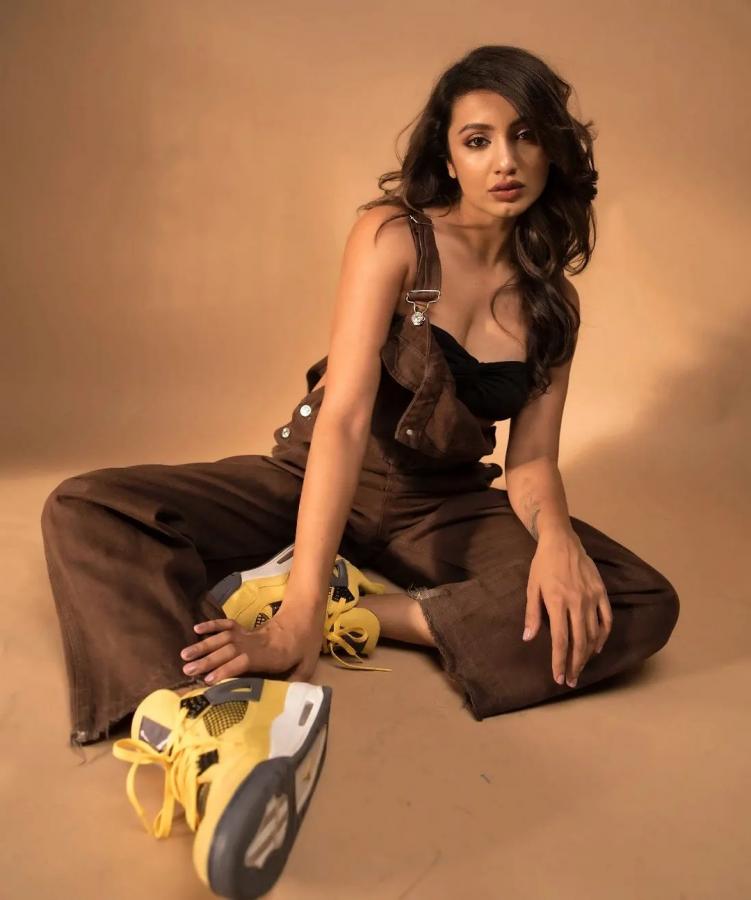 Tejaswi-Madivada-pics.jpg 7
