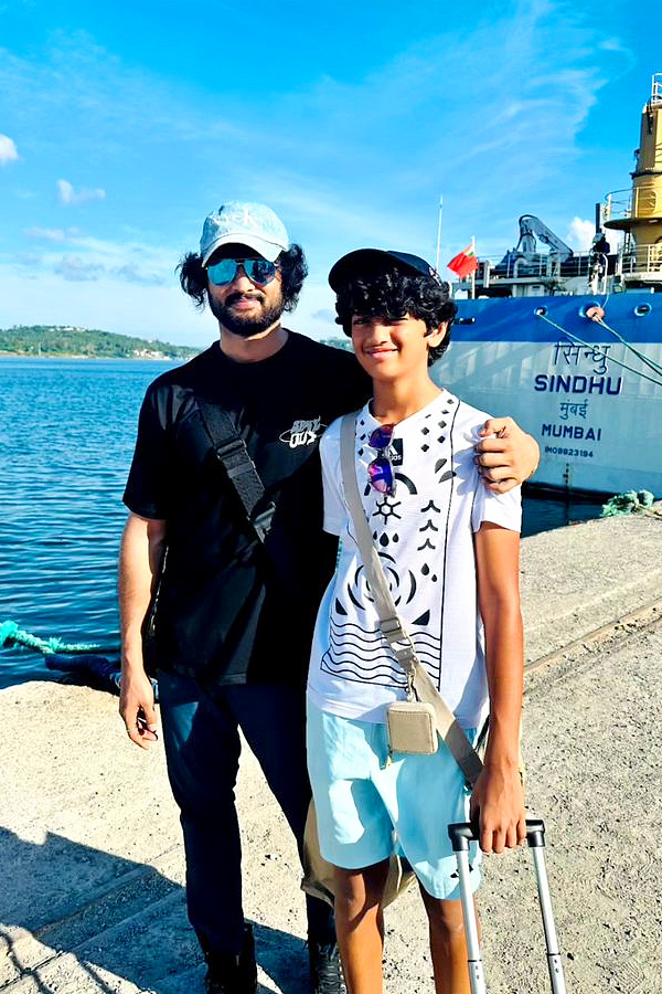Tollywood_20Hero_20Sudheer_20Babu_20Enjoying_20with_20His_20family_20vacation_20Photos_5.jpg 6