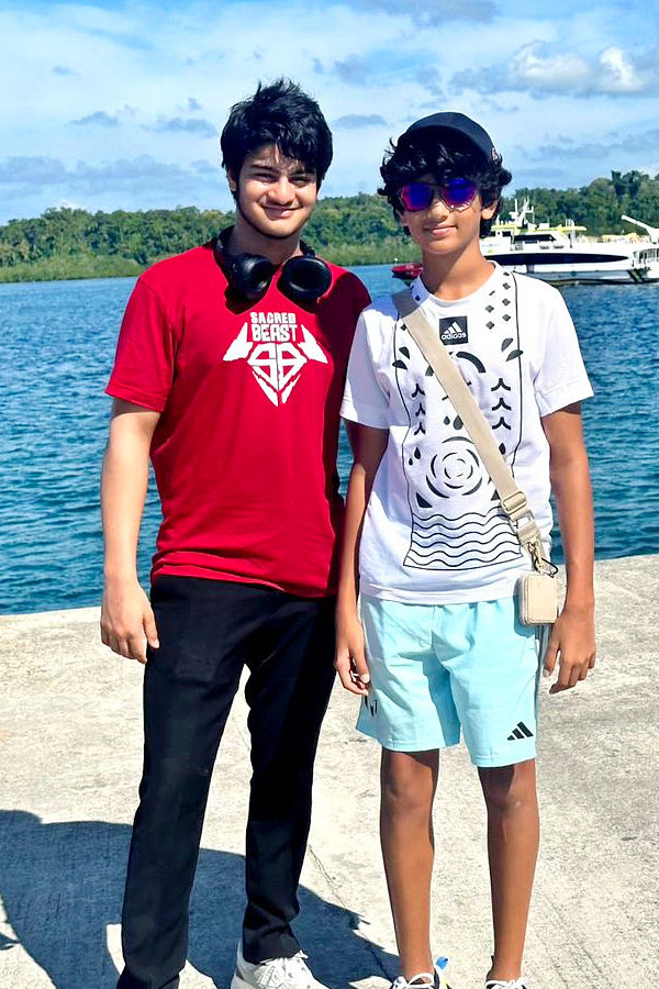 Tollywood_20Hero_20Sudheer_20Babu_20Enjoying_20with_20His_20family_20vacation_20Photos_6.jpg 7