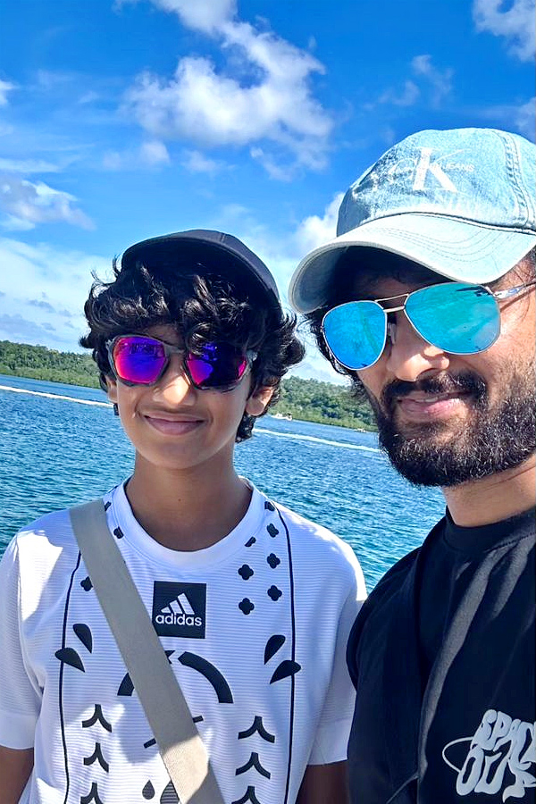 Tollywood_20Hero_20Sudheer_20Babu_20Enjoying_20with_20His_20family_20vacation_20Photos_7.jpg 8
