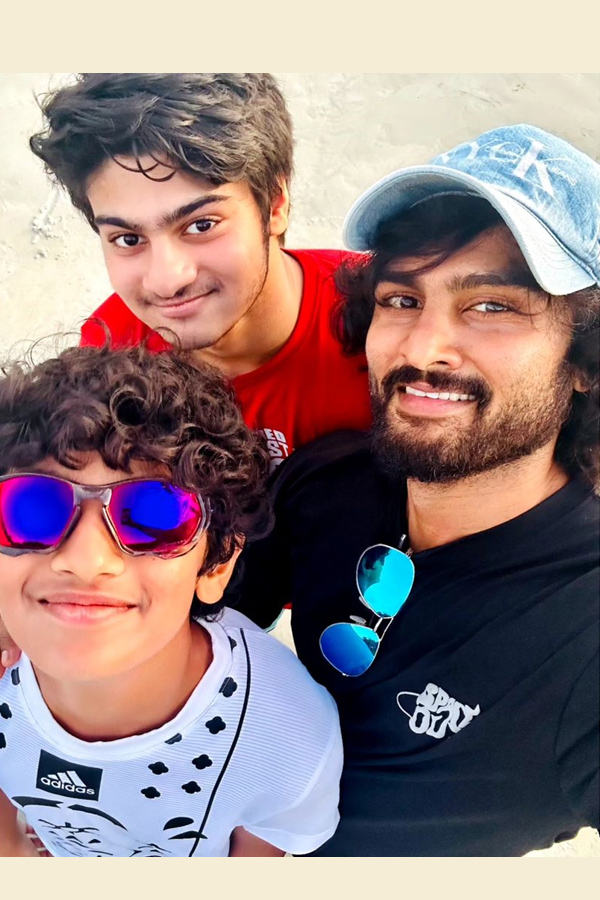 Tollywood_20Hero_20Sudheer_20Babu_20Enjoying_20with_20His_20family_20vacation_20Photos_8.jpg 9