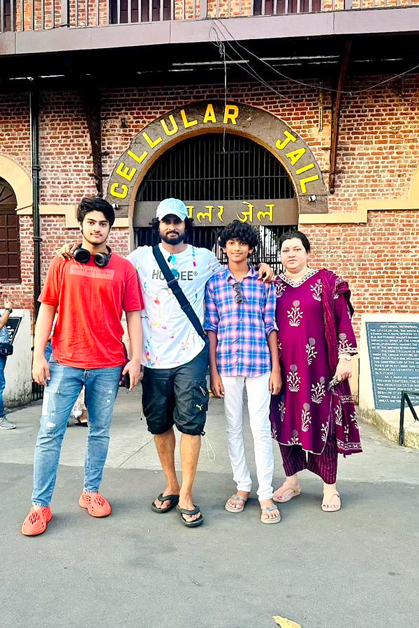 Tollywood_20Hero_20Sudheer_20Babu_20Enjoying_20with_20His_20family_20vacation_20Photos_9.jpg 10