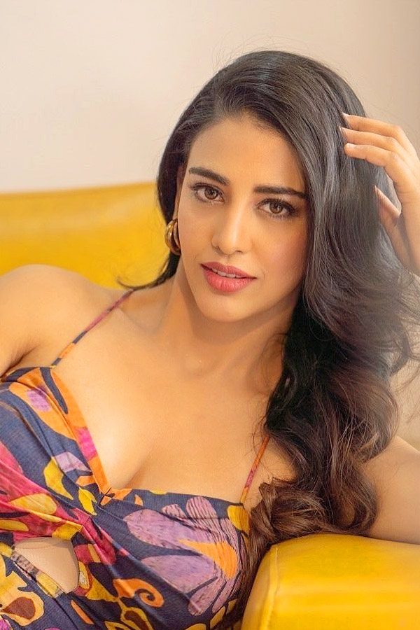 Daksha_20Nagarkar_20Stunning_20Photos_6.jpg 7