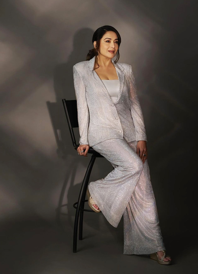 Madhuri-Dixit-16.jpg 17