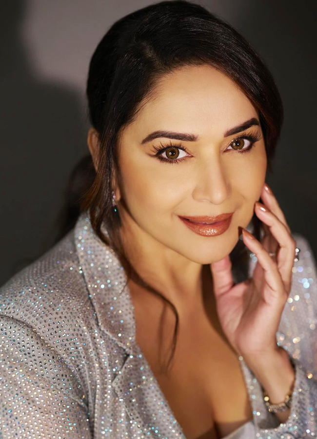 Madhuri-Dixit-17.jpg 18