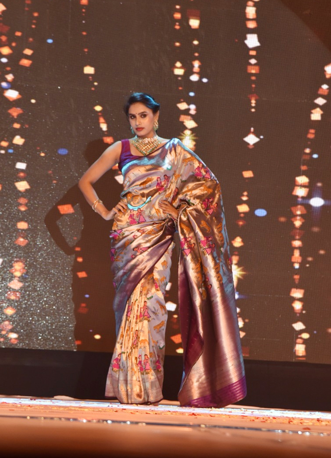 Fashion-Show-1.jpg 2