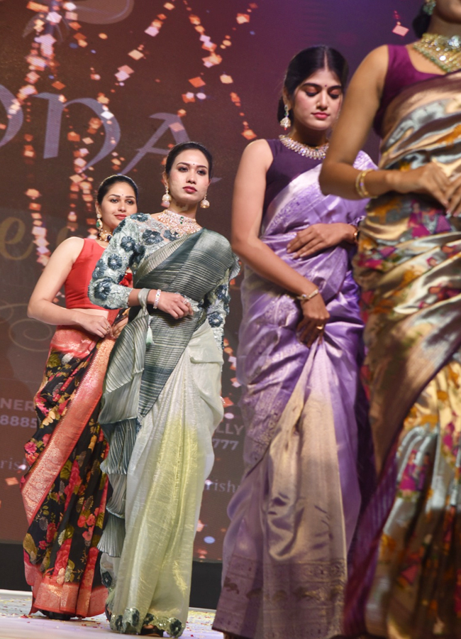 Fashion-Show-3.jpg 4