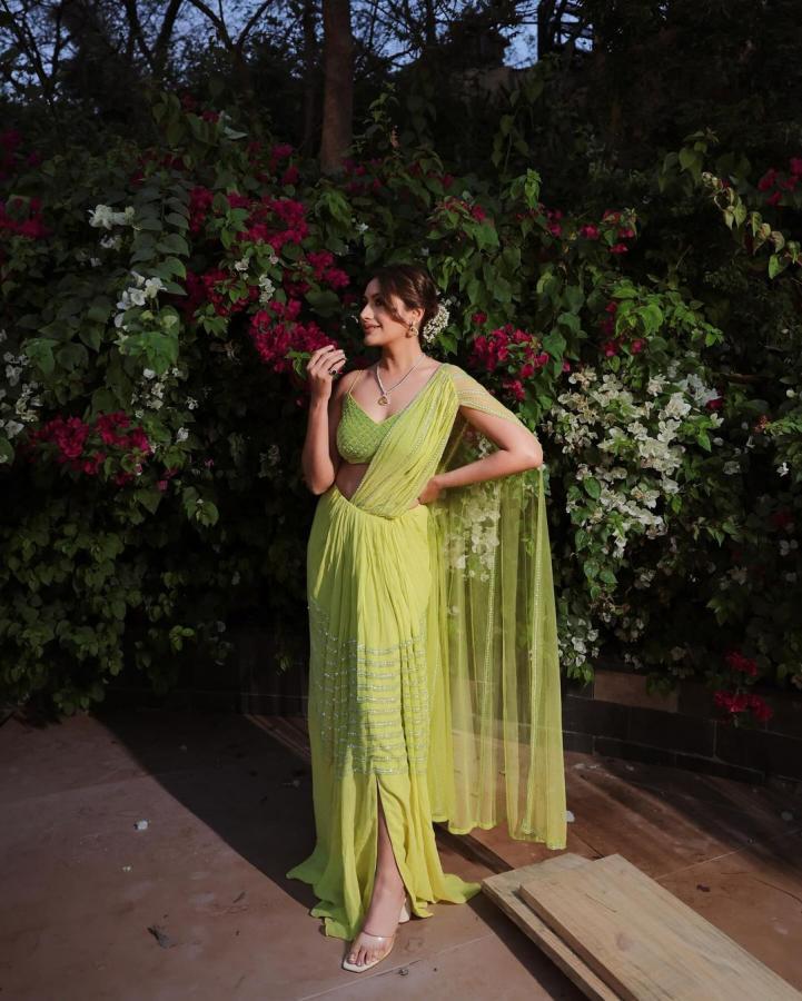 Surbhi-Chandna-hot-photos.jpg 11