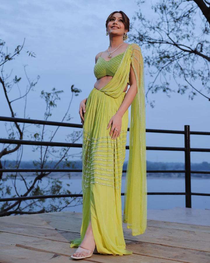Surbhi-Chandna-hot-pics.jpg 12
