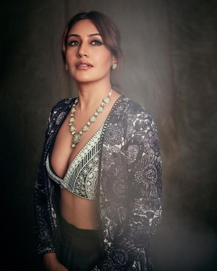 Surbhi-Chandna-photos.jpg 8