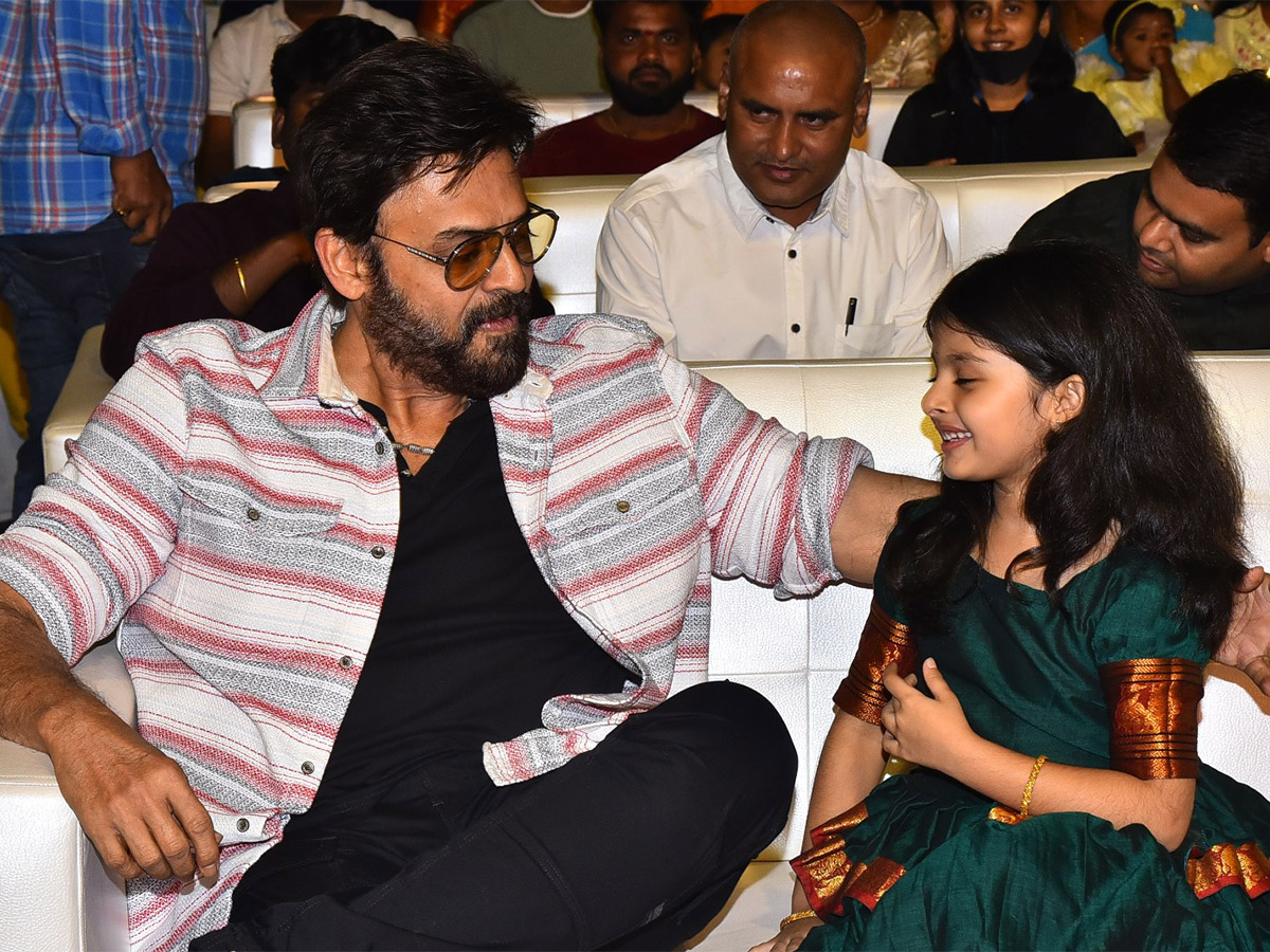 VVVVVenkatesh_20Daggubati_20SAINDHAV_20Pre-Release_20Event_20Photos-21.jpg 56
