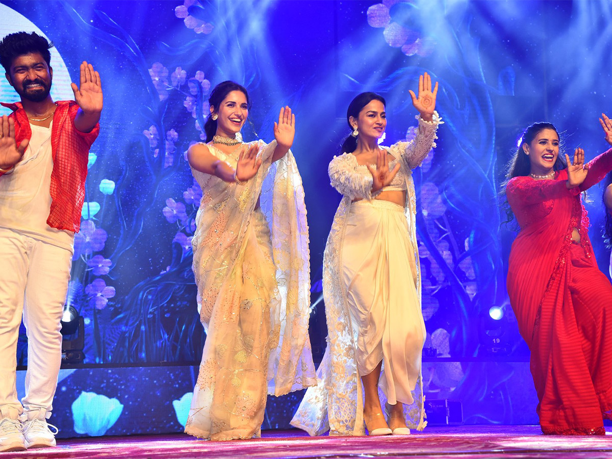 Venkatesh_20Daggubati_20SAINDHAV_20Pre-Release_20Event_20Photos-42.jpg 39