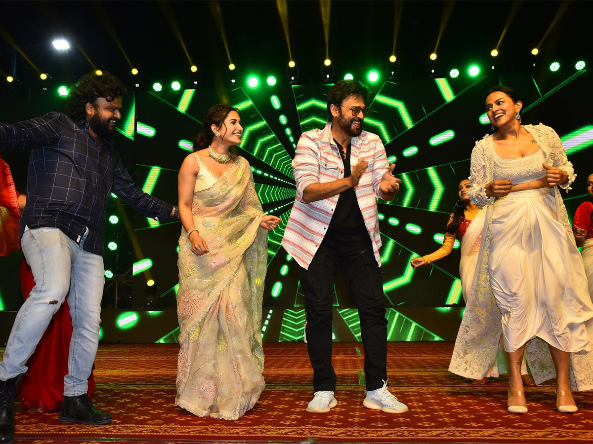 Venkatesh_20Daggubati_20SAINDHAV_20Pre-Release_20Event_20Photos-49.jpg 46