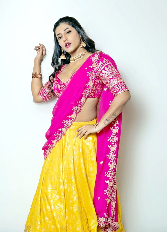 VishnupriyaBhimeneni-15.jpg 25