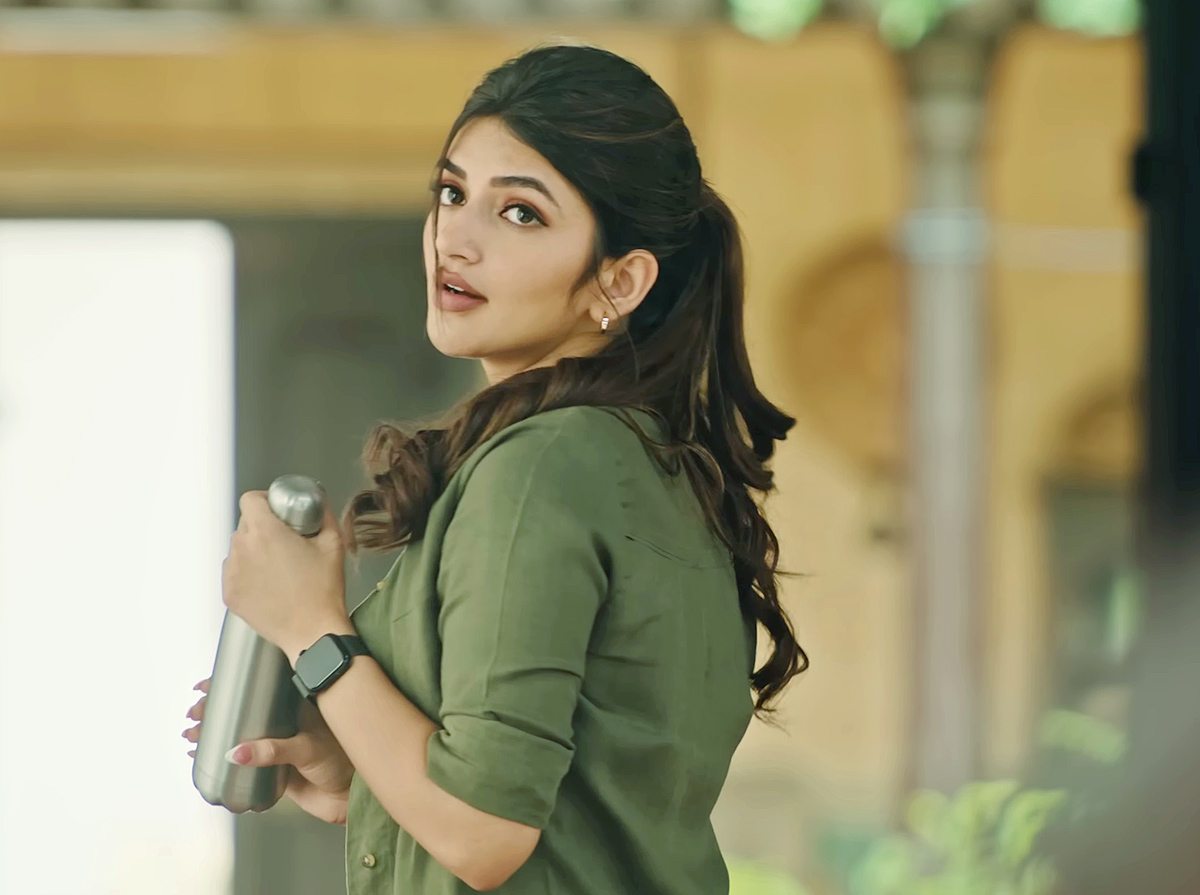 guntur_20karam_20movie_20hd_20images-3.jpg 3