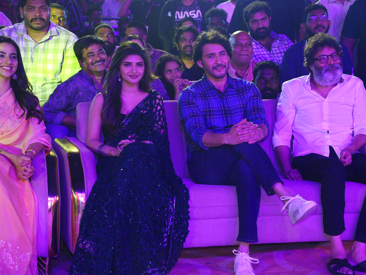 Guntur_20Kaaram_20Pre_20Release_20Event_20Photos_14.jpg 15