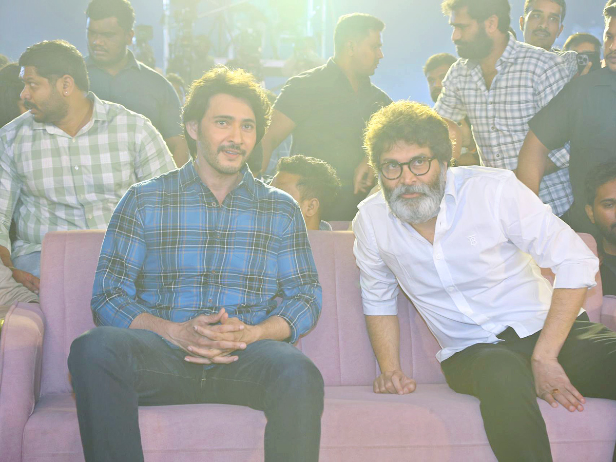 Guntur_20Kaaram_20Pre_20Release_20Event_20Photos_21.jpg 22