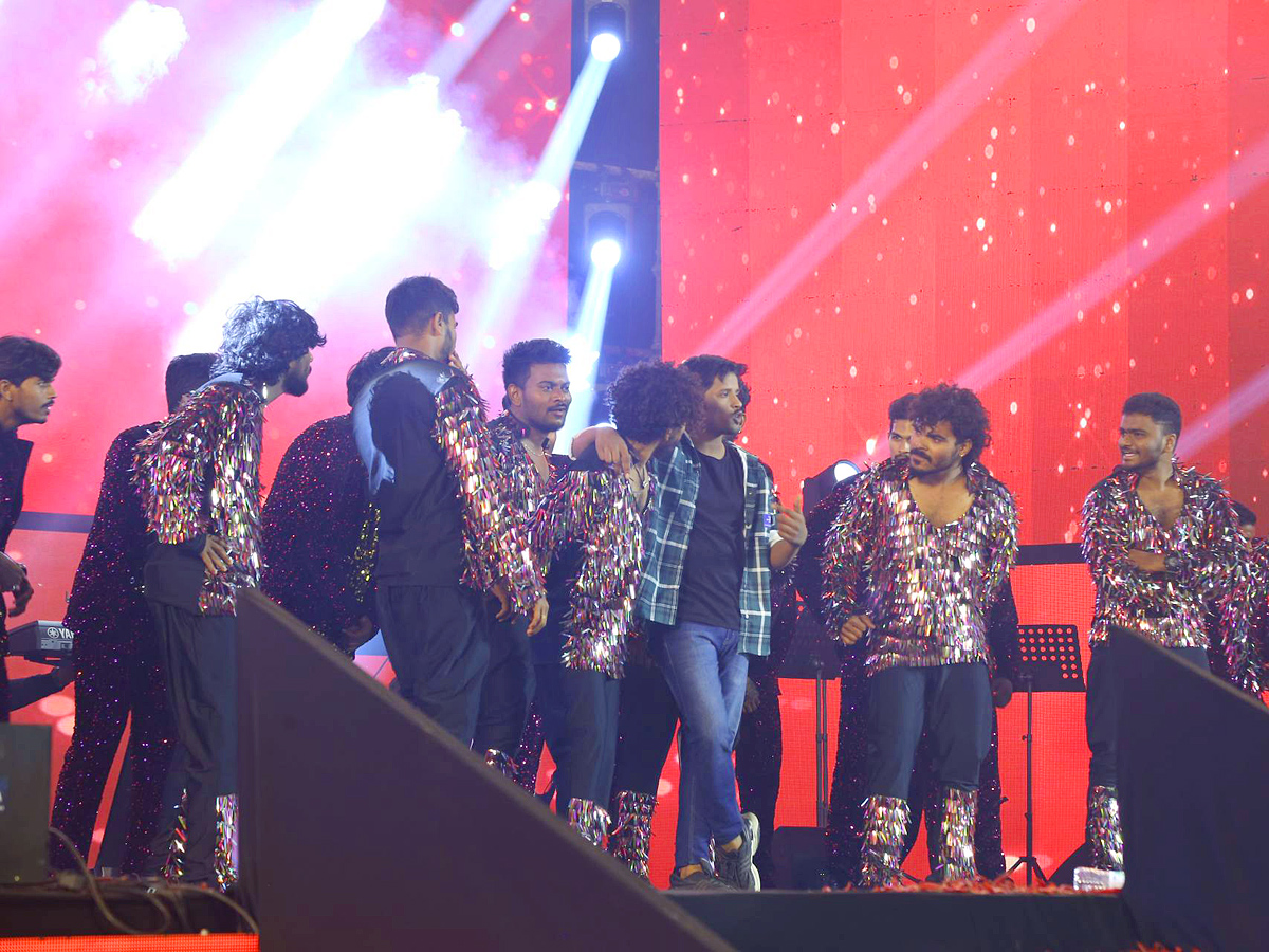 Guntur_20Kaaram_20Pre_20Release_20Event_20Photos_24.jpg 25