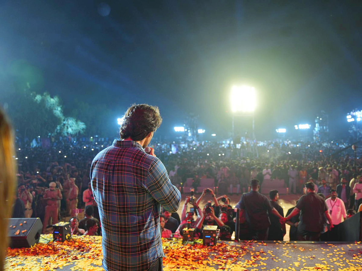 Guntur_20Kaaram_20Pre_20Release_20Event_20Photos_28.jpg 29