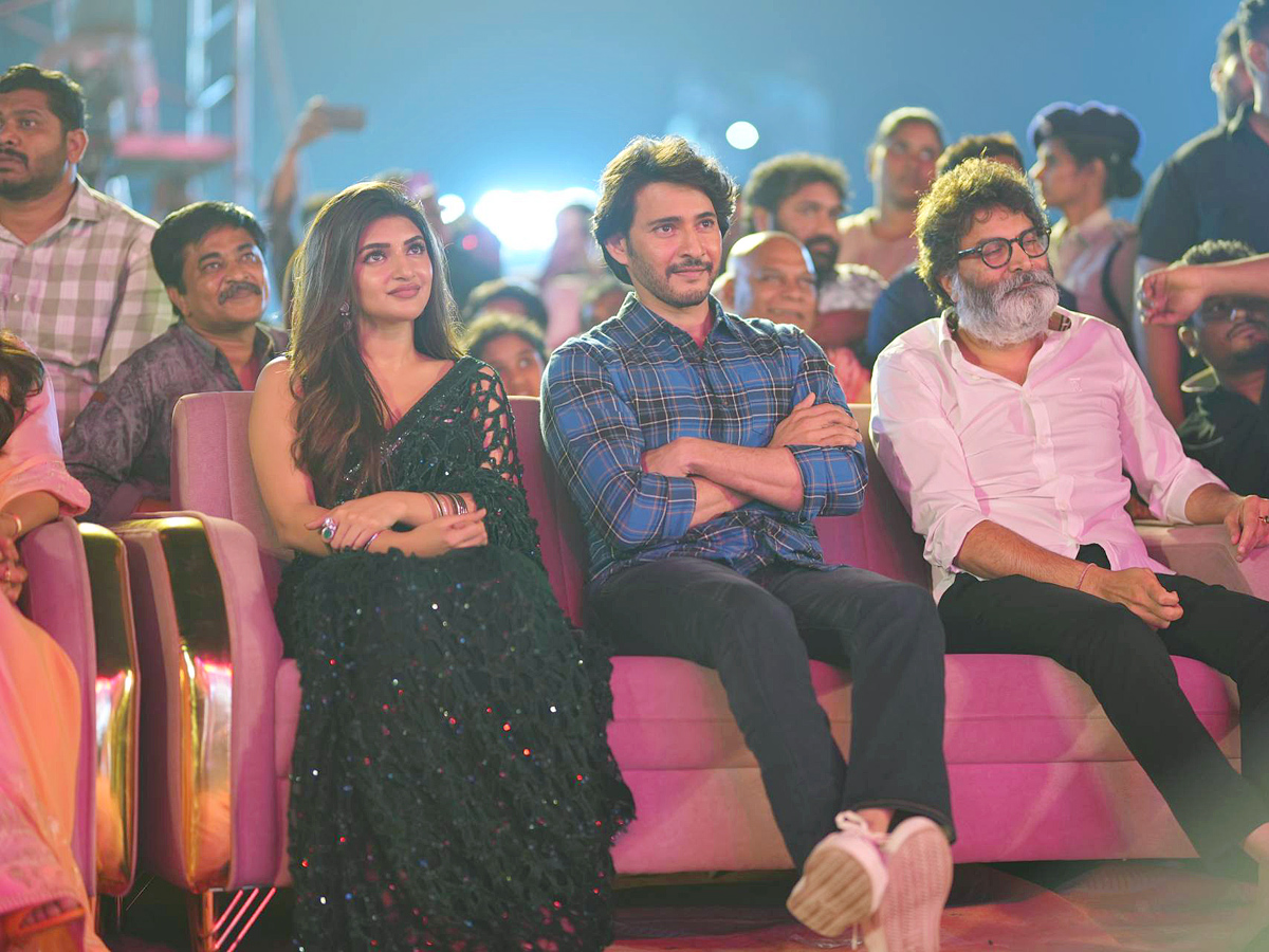 Guntur_20Kaaram_20Pre_20Release_20Event_20Photos_30.jpg 31