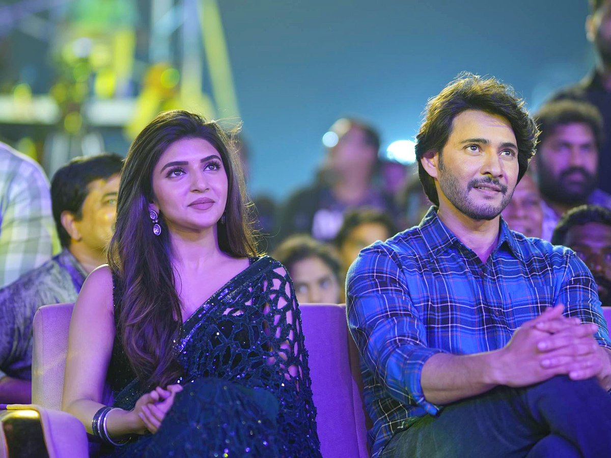 Guntur_20Kaaram_20Pre_20Release_20Event_20Photos_31.jpg 32