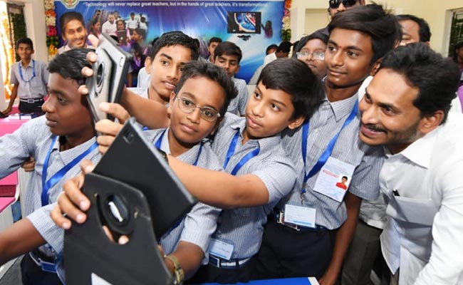 AP_Digital_Classroom_Shakat.jpg
