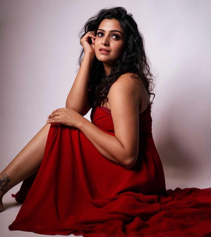 Divya-Pillai-latest-images.jpg 4