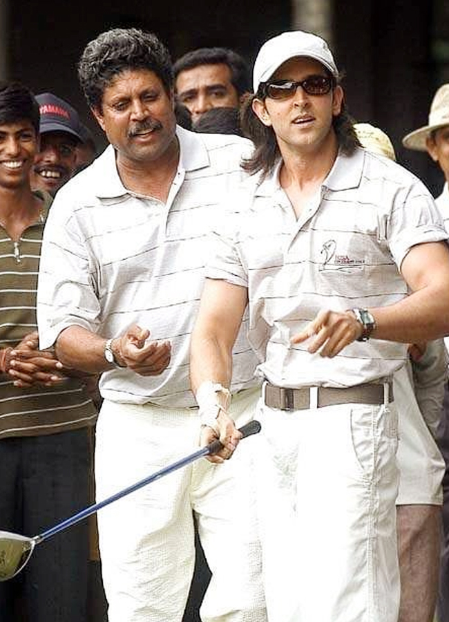 Hrithik-Roshan-Kapil-Dev.jpg 15