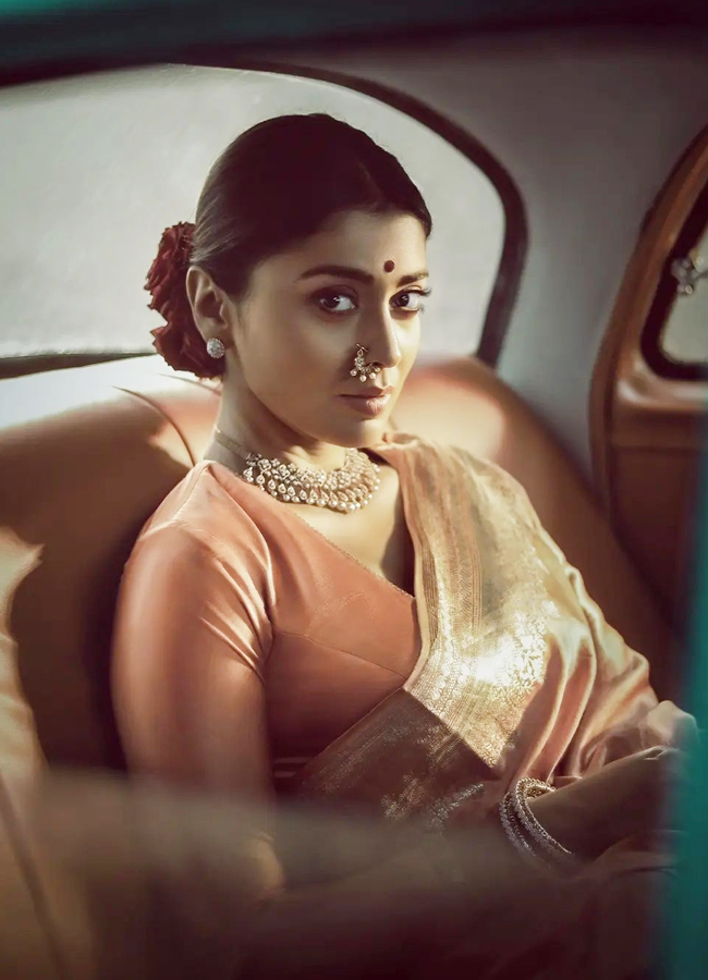 Shriya-Saran-.jpg 2