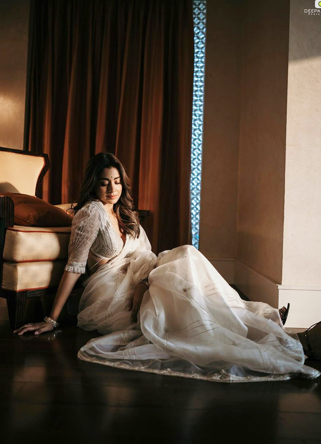 Shriya-Saran-13.jpg 16