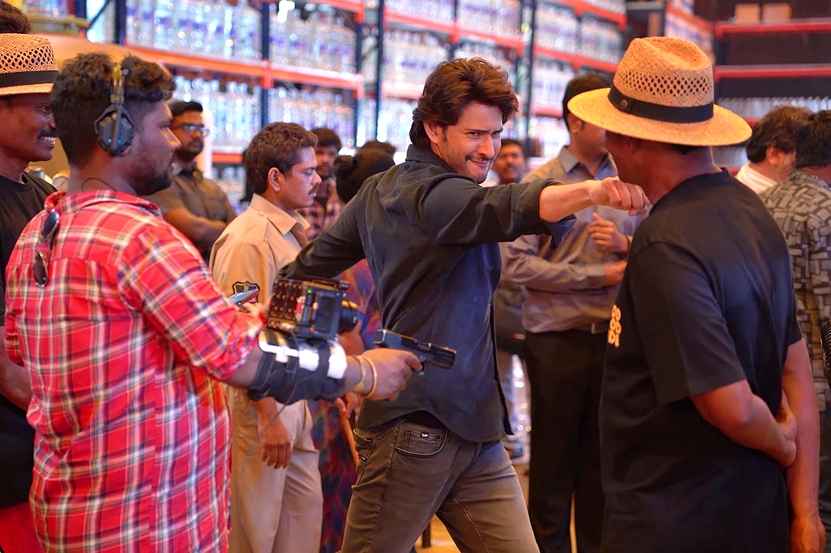 Mahesh_20Babu_20Guntur_20Karam_20Making_20Video-12.jpg 12