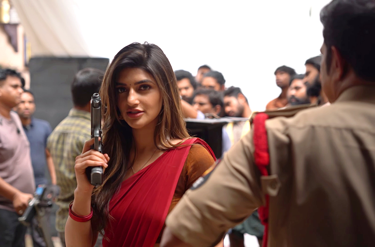 Mahesh_20Babu_20Guntur_20Karam_20Making_20Video-13.jpg 13