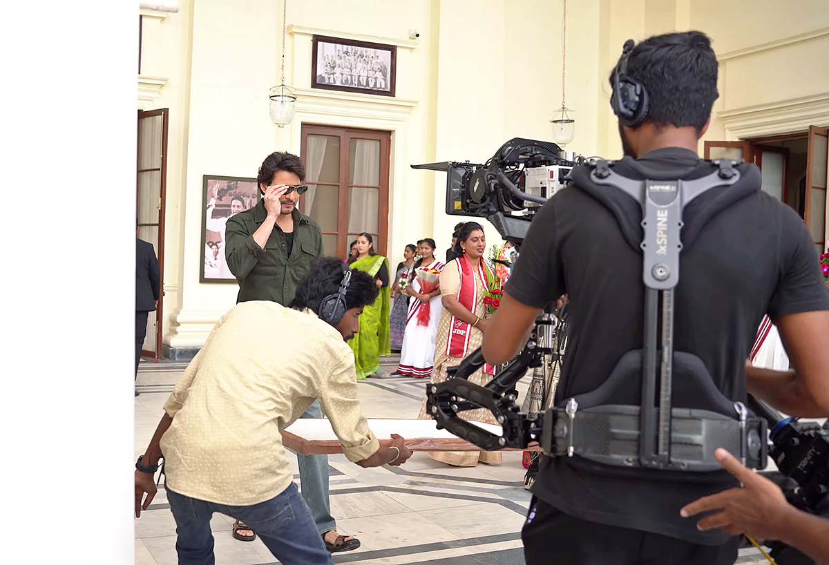 Mahesh_20Babu_20Guntur_20Karam_20Making_20Video-17.jpg 17