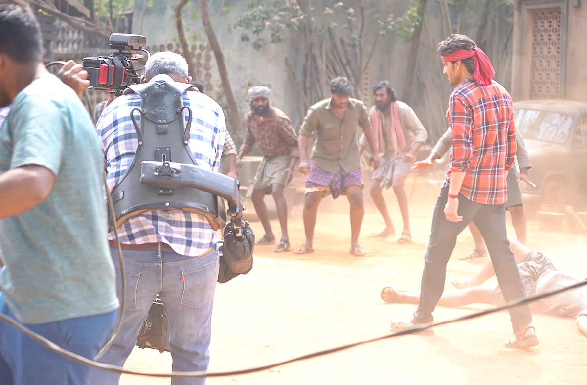 Mahesh_20Babu_20Guntur_20Karam_20Making_20Video-24.jpg 24