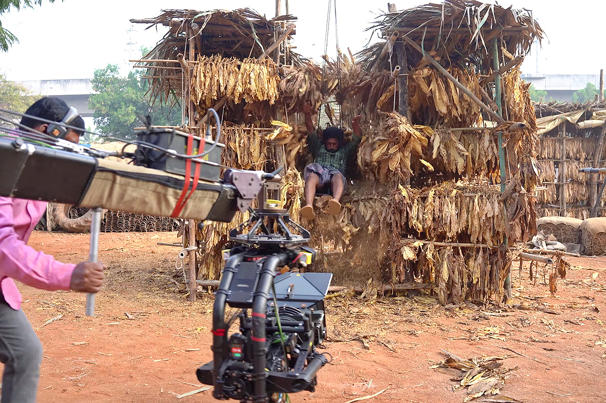 Mahesh_20Babu_20Guntur_20Karam_20Making_20Video-27.jpg 27
