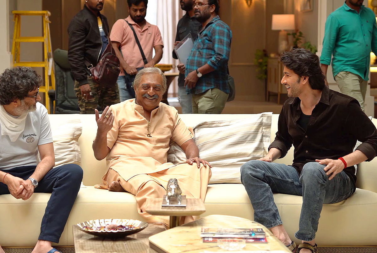 Mahesh_20Babu_20Guntur_20Karam_20Making_20Video-40.jpg 39