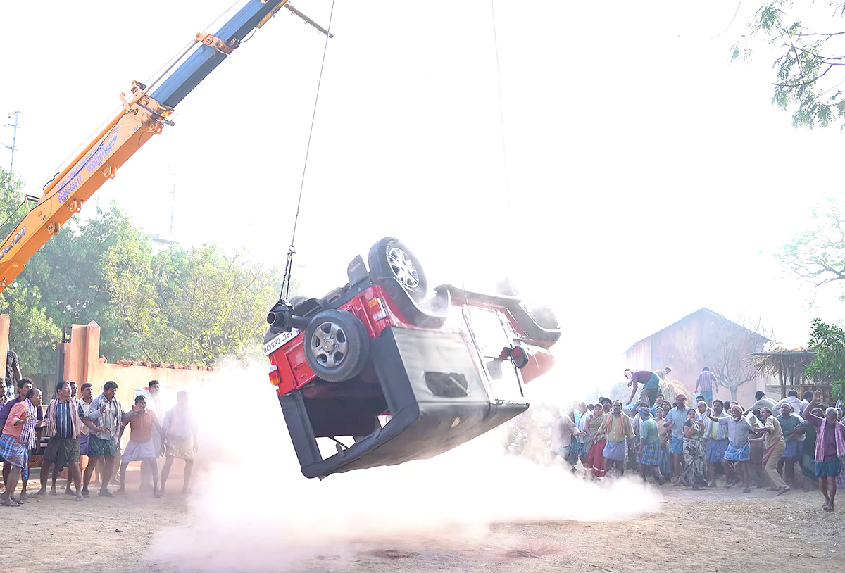Mahesh_20Babu_20Guntur_20Karam_20Making_20Video-43.jpg 42
