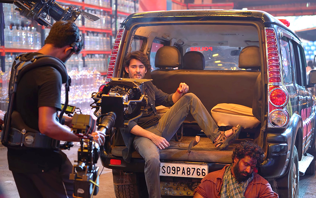 Mahesh_20Babu_20Guntur_20Karam_20Making_20Video-45.jpg 44