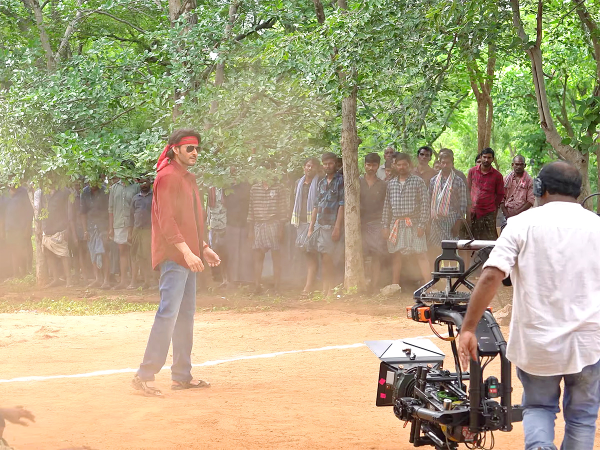 Mahesh_20Babu_20Guntur_20Karam_20Making_20Video-49.jpg 48