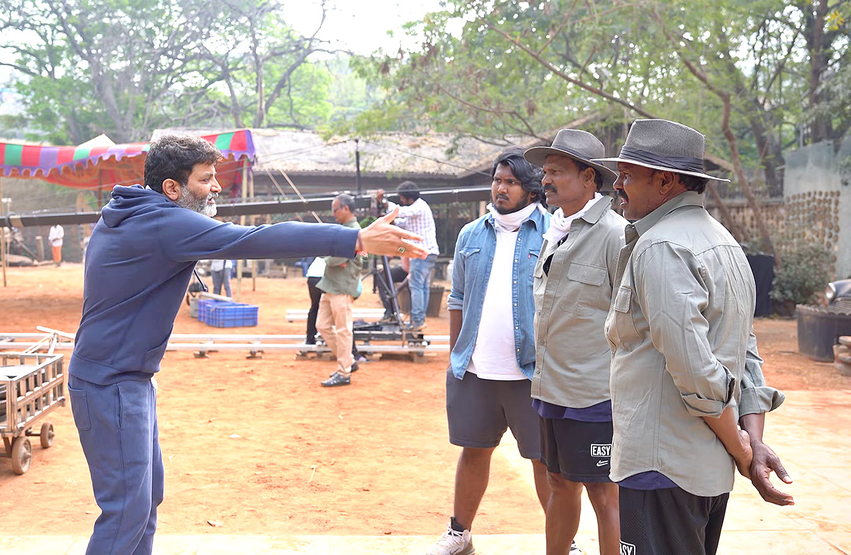 Mahesh_20Babu_20Guntur_20Karam_20Making_20Video-50.jpg 49