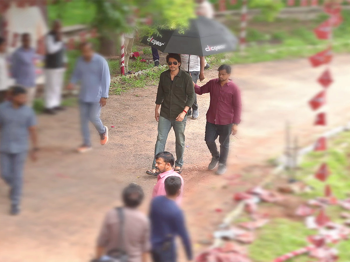 Mahesh_20Babu_20Guntur_20Karam_20Making_20Video-58.jpg 57