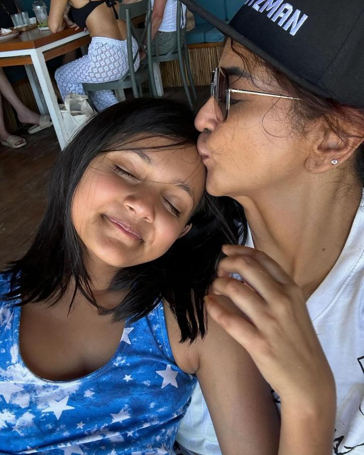 Rakul-Pragya-Lakshmi-daughter.jpg 10