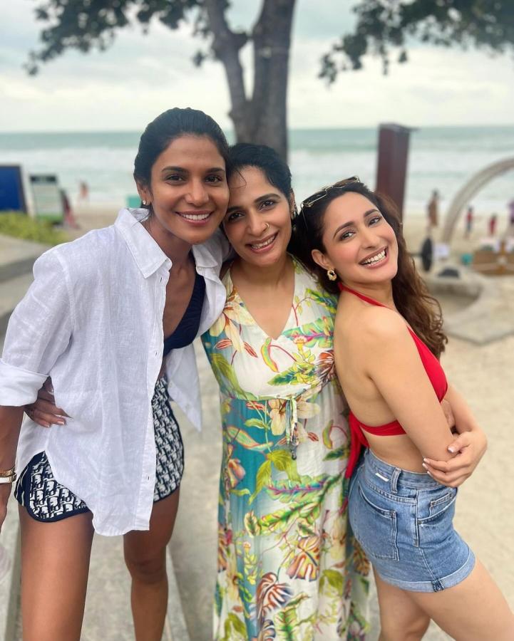 Rakul-Pragya-holiday-pics.jpg 9