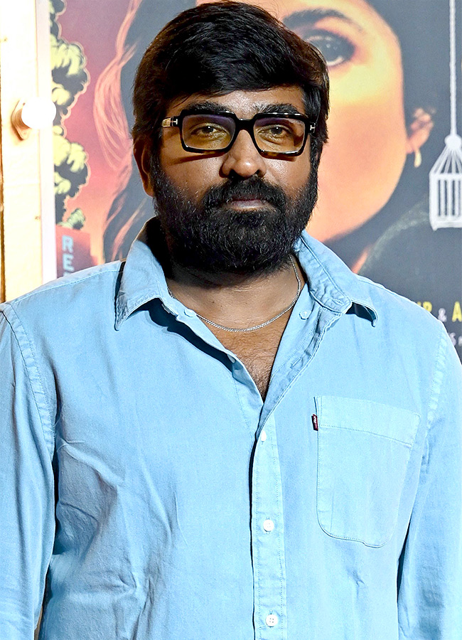 premiere_20of_20the_20movie_20Merry_20Christmas_20in_20Mumbai-7.jpg 7