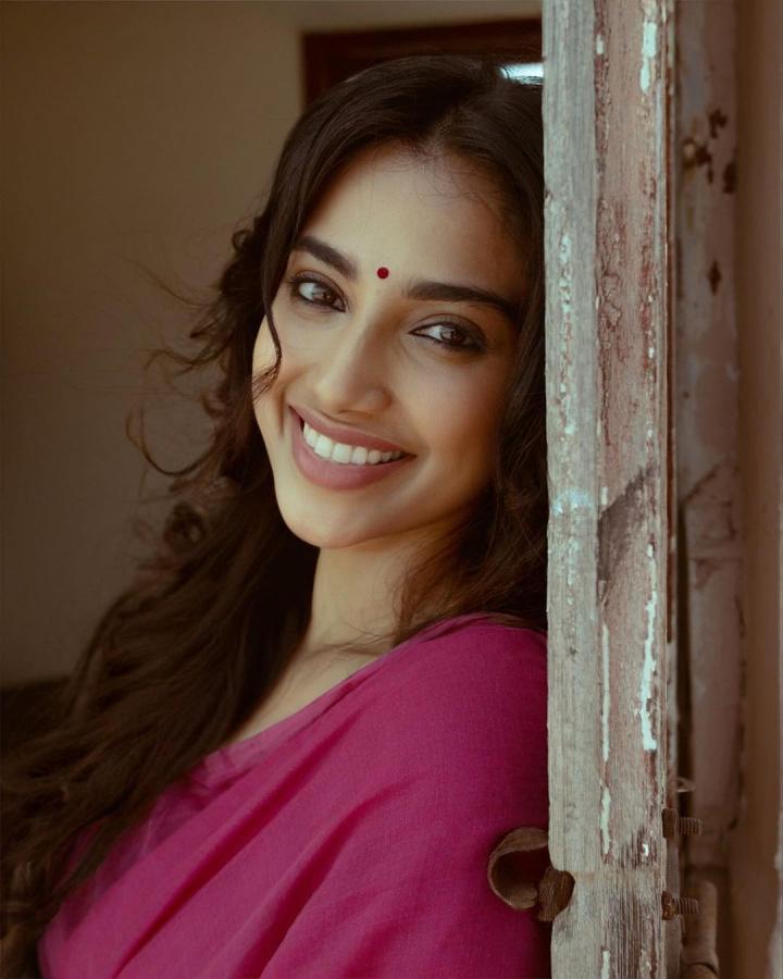Meenakshi-Chaudhary-latest-movie.jpg 5