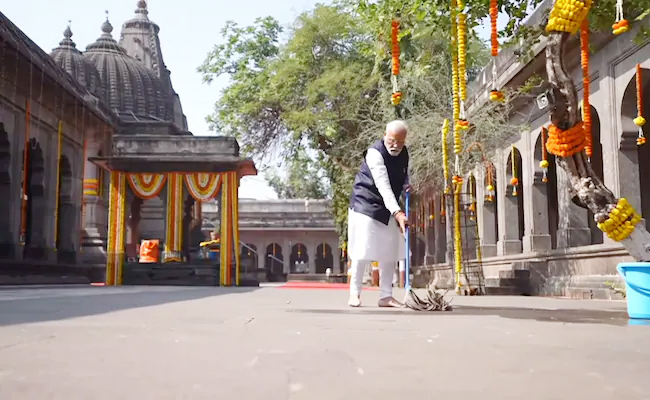 modi_Sweep_Temple.jpg