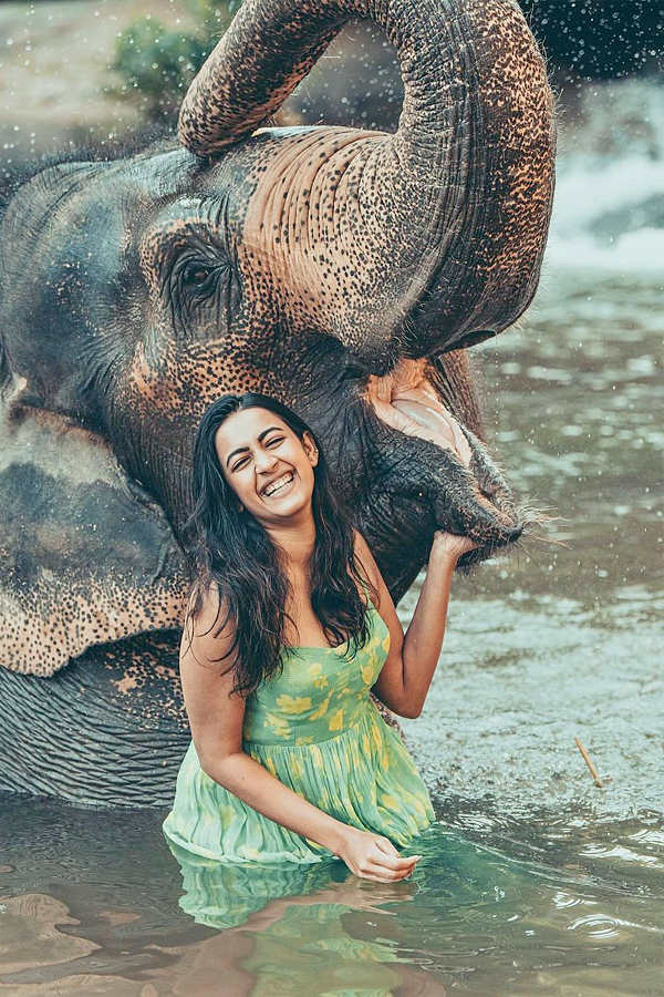 Actress_20Niharika_20konidela_20enjoying_20vacation_20in_20Nature_20Photos_3.jpg 4