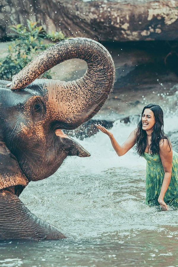 Actress_20Niharika_20konidela_20enjoying_20vacation_20in_20Nature_20Photos_4.jpg 5